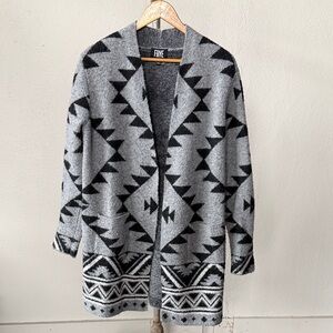 Frye Women's Cozy Luxe Yarn Jacquard Patterned Cardigan Sweater Medium